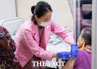  70대 이상 노령층 확진자, 10명 중 7명이 '돌파감염'