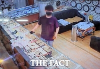  배달 음식 시킨 고객 신용카드 불법 복제 일당 검거