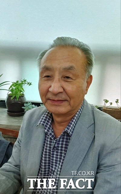 제10회 녹색문학상 수상자인 시인 임동윤씨 / 산림청 제공