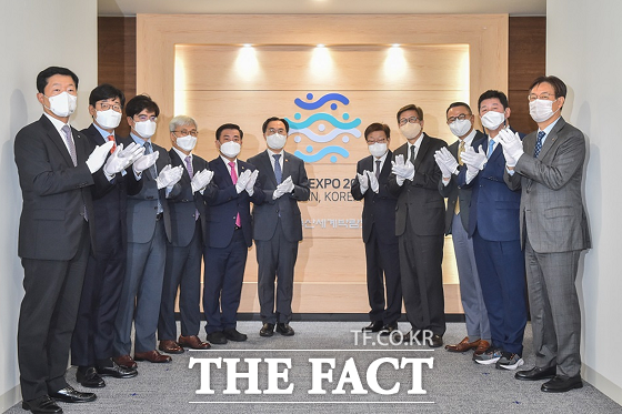 2030부산세계박람회 유치위원회 사무처는 이날 오전 서울 광화문 D타워에서 현판식을 가졌다./부산시 제공.
