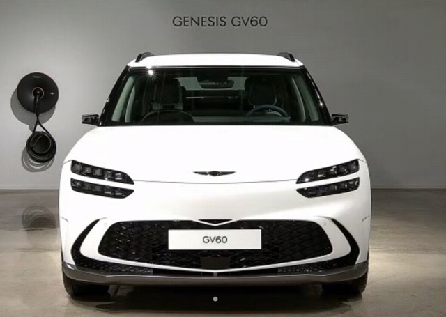 제네시스가 첫 번째 전용 전기차 GV60를 공개했다. GV60는 다음 달 6일부터 계약할 수 있다. /콘퍼런스 영상 갈무리