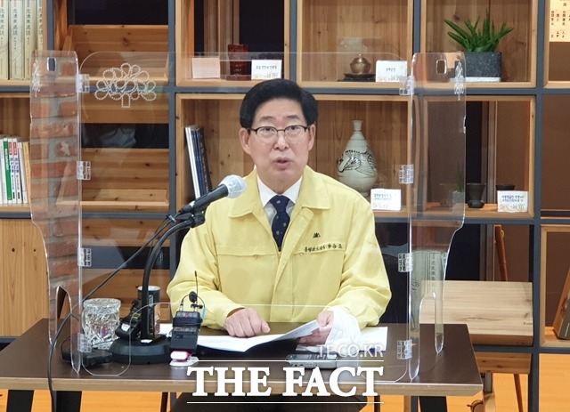 양승조 충남지사가 29일 충남도에서 제5차 국도국지도 건설 5개년 계획 관련 브리핑을 하고 있다. / 내포=김아영 기자