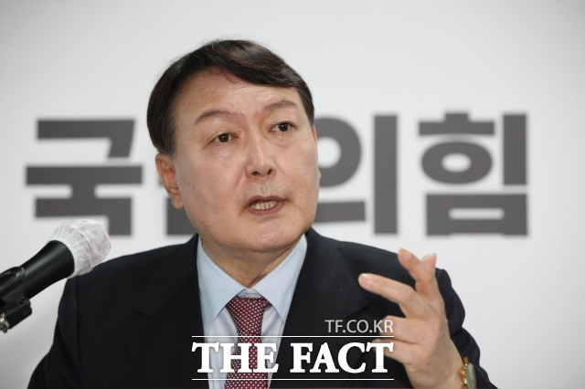 국민의힘 대선 주자인 윤석열 전 검찰총장이 30일 치매 환자 비하 논란에 대해 사과했다. /남윤호 기자