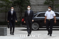  법정 향하는 이재용 부회장 [포토]