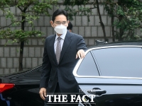  차량에서 내리는 이재용 부회장 [포토]