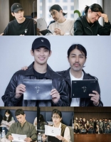  '어느 날' 김수현→차승원, 열정 가득 대본 리딩 공개