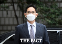  '삼성 부당합병 혐의' 이재용, 속행 공판 출석 [TF사진관]