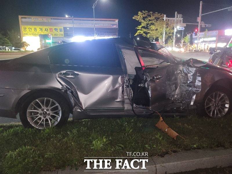 안동에서 시외버스와 승용차가 충돌해 3명이 다쳤다./안동=이민 기자