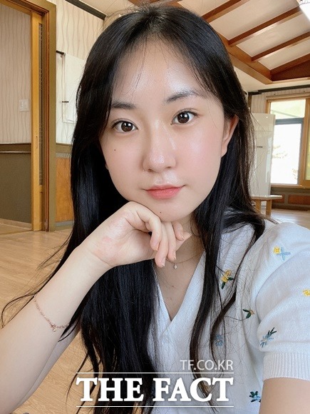 전유진은 12일 더팩트가 주최하고 팬앤스타(FAN N STAR)가 주관, 인천 파라다이스 호텔 플라자에서 열린 2020 더팩트 뮤직 어워즈에서 팬앤스타 최다득표상 여자부분을 수상했다. /더팩트DB