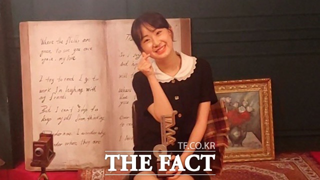 전유진은 12일 더팩트가 주최하고 팬앤스타(FAN N STAR)가 주관, 인천 파라다이스시티 플라자에서 열린 2020 더팩트 뮤직 어워즈에서 팬앤스타 최다득표상 트로트 여자부분을 수상, 영상으로 수상 소감을 전했다. /더팩트 뮤직어워즈 영상 캡쳐