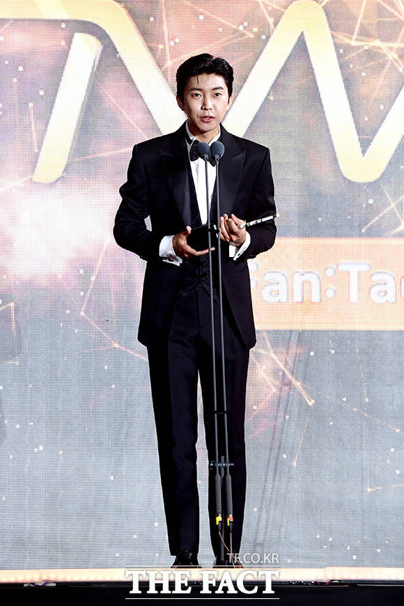 팬앤스타 최다득표 남자부문을 수상한 임영웅은 상을 세개나 받게 해주신 팬 여러분께 감사하다고 소감을 밝혔다. /인천=이선화 기자