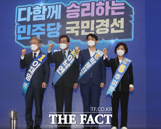 더불어민주당 대선 후보들이 2일 부산·울산·경남 순회경선 합동연설회에서 정견발표를 했다. /부산=조탁만 기자.