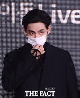  [2021 TMA] BTS 뷔, 마스크 뚫고 '빛나는 눈빛'