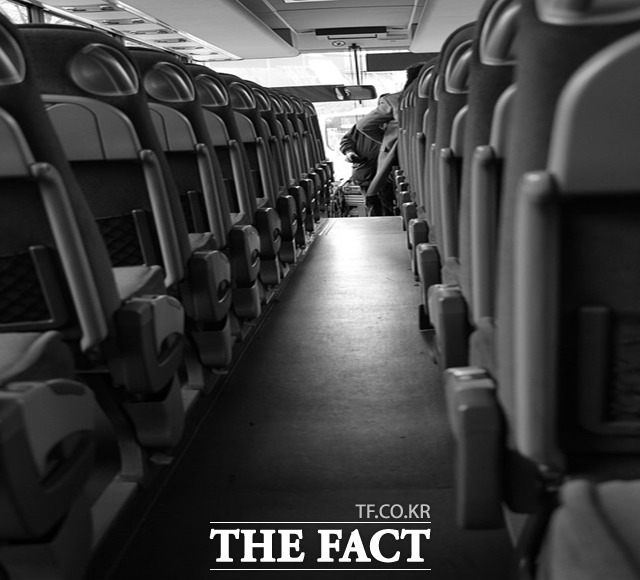 경남 함양군 버스터미널에 정차된 버스 내애서 70대 버스기사가 여대생을 성추행한 혐의로 5일 입건됐다./픽사베이