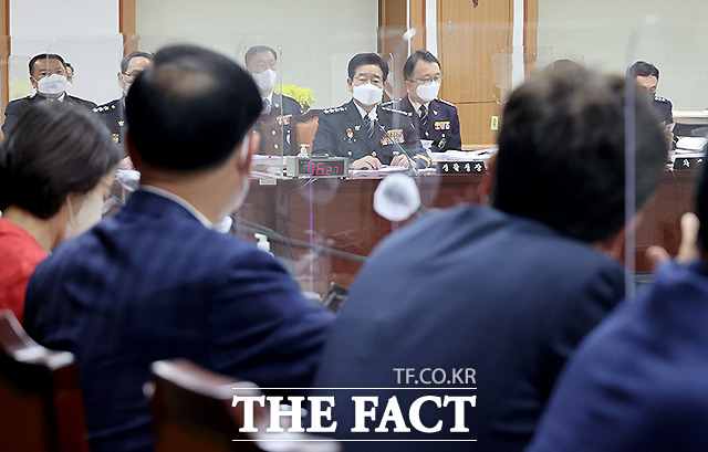 김창룡 경찰청장은 대장동 특혜 의혹 규명에 특별검사를 도입해야 한다는 의견에 대해 전정부 합동수사본부도 효율적일 것이라며 우회적으로 답했다.