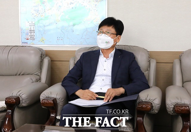 대전시교육청이 유·초·중·고교 전체 학생 18만 1830명에게 ‘대전행복교육지원비’ 10만원을 지원한다. 오광열 기획국장이 브리핑을 진행하고 있다. / 대전교육청 제공