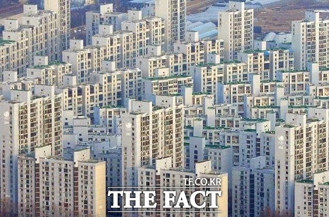 5일 KB국민은행이 발표한 월간 주택가격동향 시계열 통계에 따르면 9월 서울 아파트 평균 매매가격은 11억9978만 원을 기록했다. /더팩트 DB