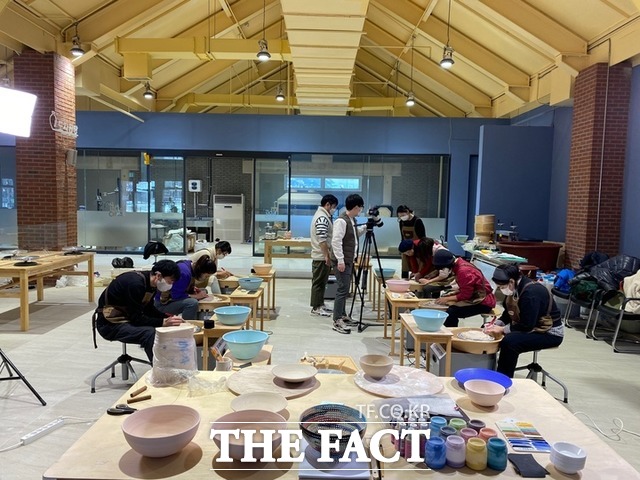 한국도자재단은 11월 28일까지 여주 경기공예창작지원센터에서 2021 경기공예페스타를 개최한다./한국도자재단 제공