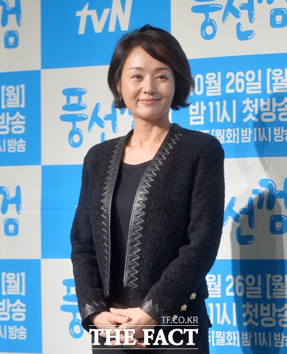 배우 배종옥이 tvN 15주년 특별기획 어사와 조이에서 여성 공동체 마을 리더 덕봉 역을 맡는다. /더팩트 DB
