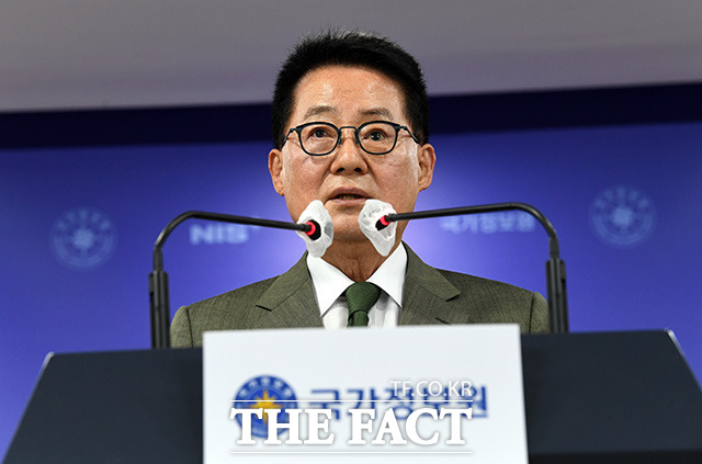 고위공직자범죄수사처(공수처)가 제보사주 의혹으로 고발된 박지원 국정원장을 본격 수사한다./임영무 기자