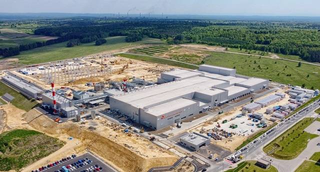SK이노베이션은 소재사업 자회사 SKIET가 6일(현지시간) 유럽 첫 생산 거점인 폴란드에서 리튬이온 배터리 분리막 공장 준공식을 개최하고, 4분기 상업 가동을 시작한다고 밝혔다. /SK이노베이션 제공