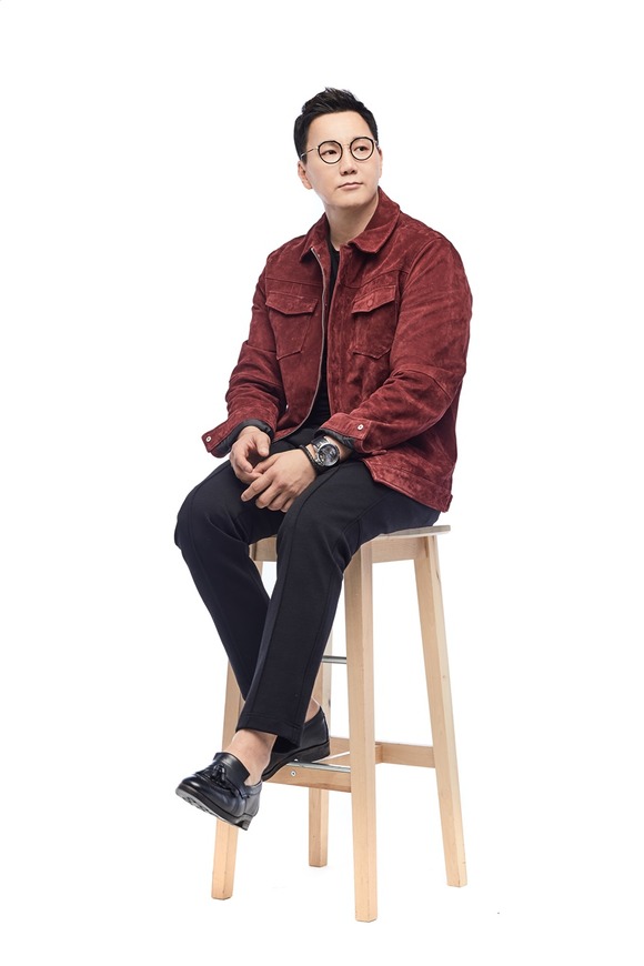 가수 더원이 1982년 이용이 부른 잊혀진계절을 리메이크해 오는 8일 발표한다. /매니지먼트 누리 제공