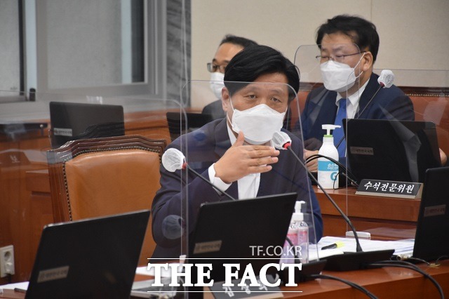 고등학교 무상교육 전면 시행에도 KBS가 직원 자녀의 고교 학비를 계속 지원하고 있는 것으로 나타났다. / 조승래 의원실 제공.