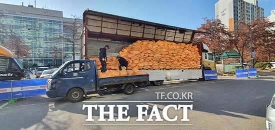 오산시 기록관은 지난 8일 2020년 기준 보존기간이 만료된 기록물을 평가해 보존가치가 소멸한 39,230권에 대한 보안 파쇄를 완료했다고 12일 밝혔다./오산시 제공