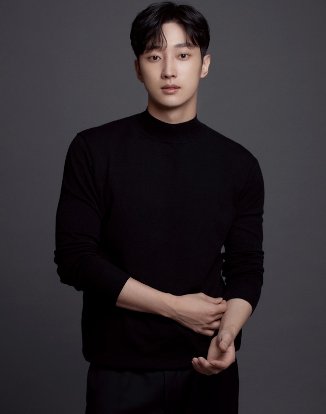 배우 진영이 리디 웹툰 티파니에서 모닝 키스를 OST를 가창한다. /비비엔터테인먼트 제공