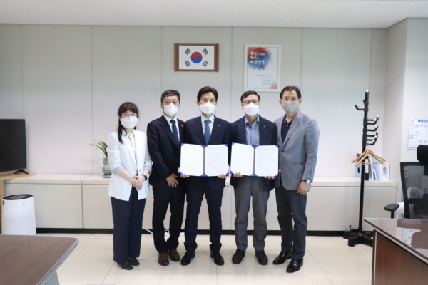 건협제주지부는 정부제주지방합동청사와 건강지원센터 운영을 위한 업무협약을 체결하였다./건협제주지부 제공