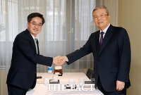  '신당 창당' 알린 김동연, '킹 메이커' 김종인과 조찬 회동 [TF사진관]