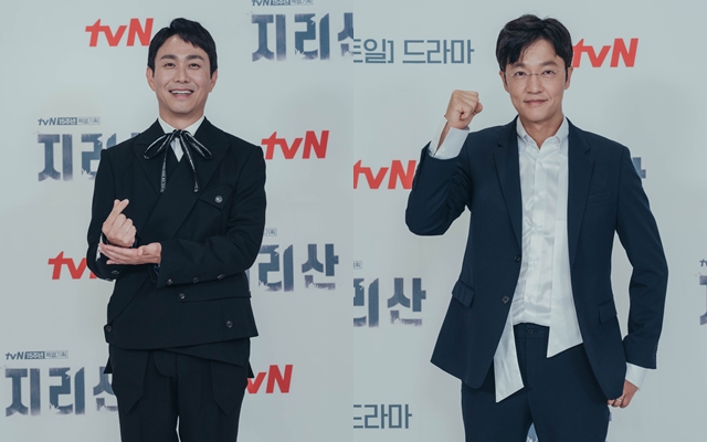 오정세(왼쪽)과 조한철은 지리산으로 열일 행보를 이어나간다. /tvN 제공