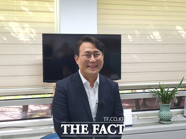 유지곤 대전사회적협동조합 이사장이 14일 내년 지방선거 대전 서구청장 선거 출마를 선언하고 있다. / 대전 = 김성서 기자