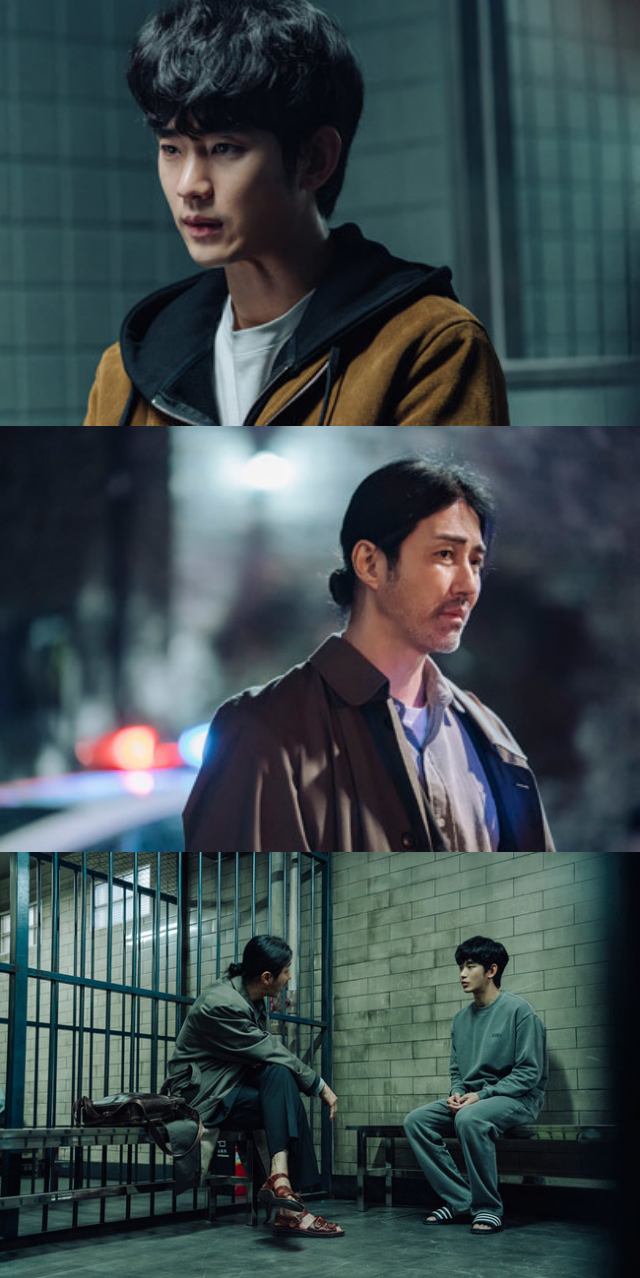 쿠팡플레이 첫 시리즈 어느 날 김수현 차승원의 대면이 담긴 스틸컷이 공개됐다. /쿠팡플레이 제공
