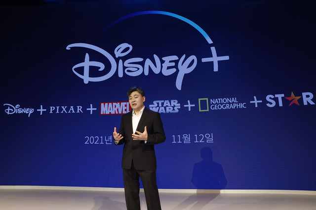 오는 11월 12일 디즈니플러스가 국내에 공식 출시된다. 사진은 14일 열린 미디어데이에서 오상호 월트디즈니 컴퍼니 코리아 대표가 프레젠테이션을 하고 있는 모습. /월트디즈니 컴퍼니 코리아 제공