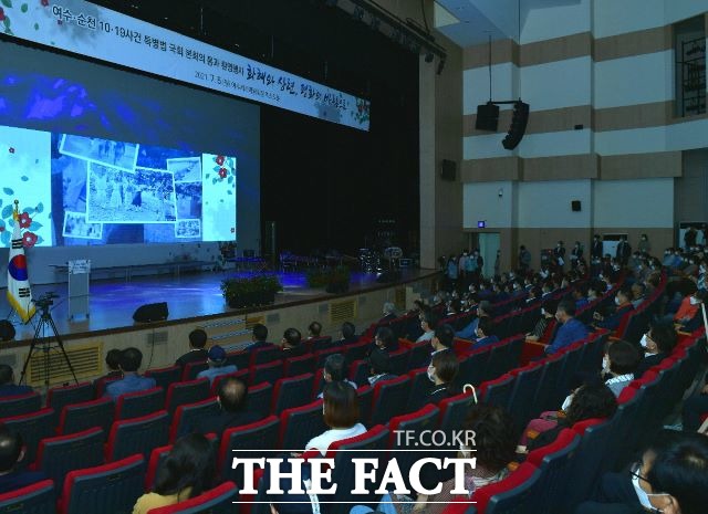 여순사건 73주년을 맞은 여순사건 위령제 및 추념식이 오는 19일 오전 10시, 중앙동 이순신광장 일대에서 열린다.사진은 여순사건 특별법 국회 통과 직후 여수시가 환영행사를 개최한 장면./더팩트DB