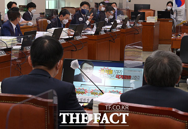 김영배 더불어민주당 의원이 윤석열 검찰 총선개입 국기문란 사건 질의를 하고 있다.