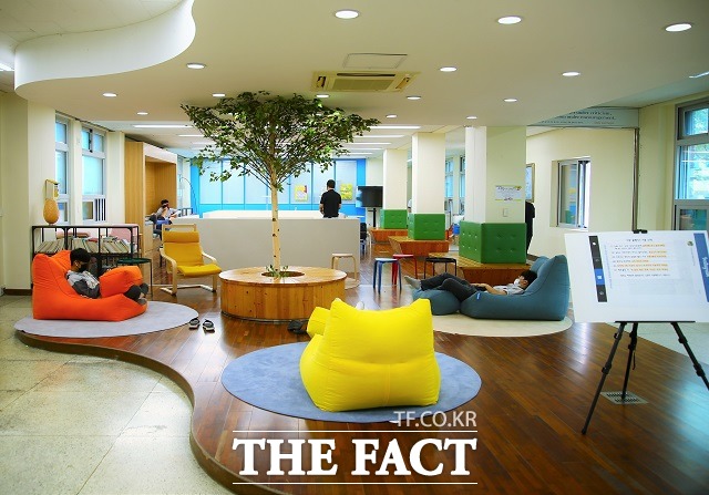 대전시교육청이 2025년 고교학점제 전면 시행을 대비해 학점제형 공간 조성을 지원하고 있다. 일부공간재구조화를 진행한 명석고등학교의 사례. / 대전교육청 제공