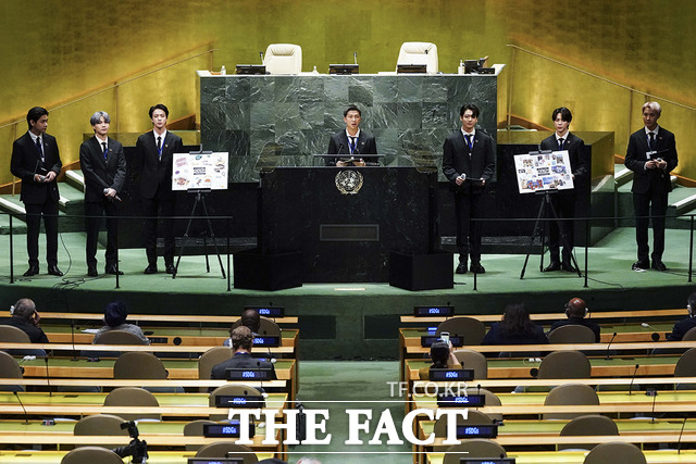 지난달 20일 BTS가 미국 뉴욕 유엔본부 총회장에서 열린 제2차 SDG Moment(지속가능발전목표 고위급회의) 개회식에서 발언하는 모습. /청와대 제공