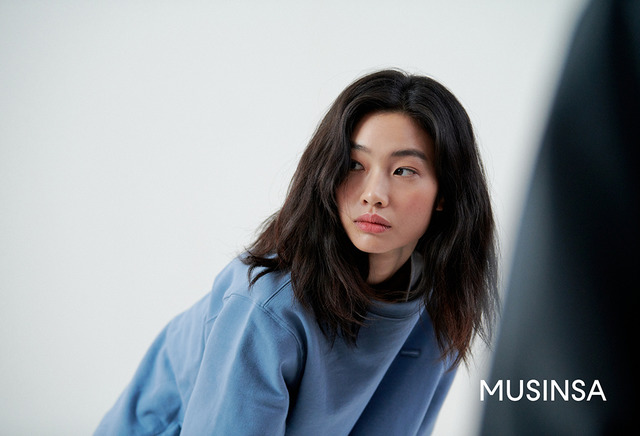 무신사는 18일 넷플릭스 시리즈 오징어 게임에 출연한 배우 정호연을 자사 브랜드 뮤즈로 발탁했다고 밝혔다. /무신사 제공