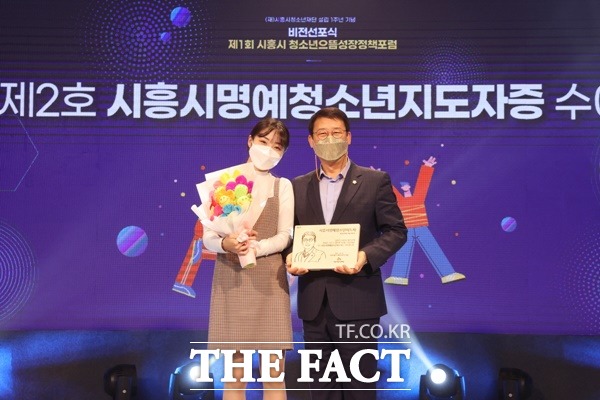 시흥시의회 박춘호 의장이 지난 16일 시흥시청소년수련관에서 열린 시흥시청소년재단 설립 1주년 기념식에 참석했다고 18일 밝혔다./시흥시의회제공