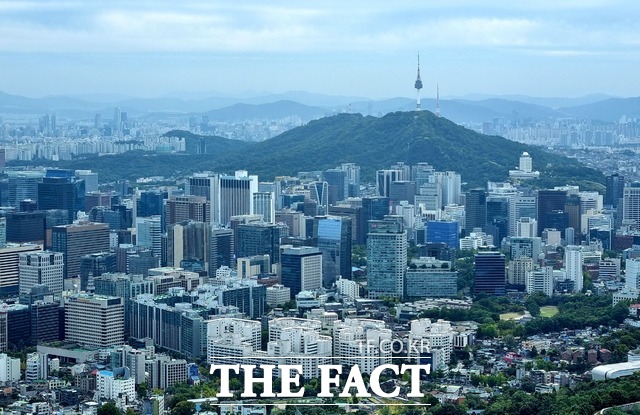 서울 아파트의 절반 이상이 9억 원을 넘는 고가주택인 것으로 나타났다. /윤정원 기자