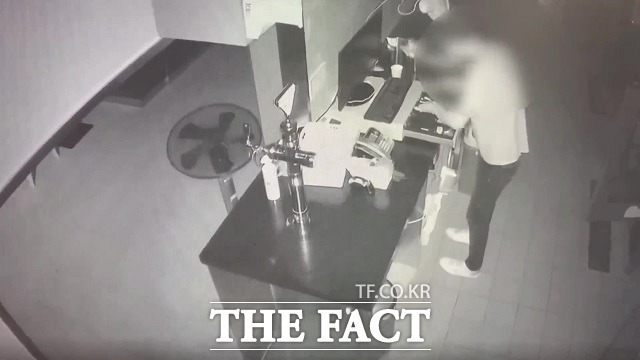 심야에 영업이 종료된 상가에 침입, 현금 등을 훔쳐 온 남성이 덜미를 잡혔다. / 대전경찰청 제공