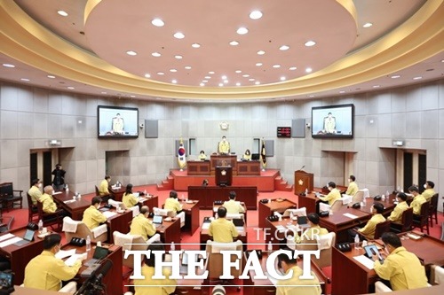 경기 시흥시의회(의장 박춘호)가 19일 제2차 본회의를 끝으로 14일간 일정으로 열린 제292회 임시회를 폐회했다./시흥시의회제공