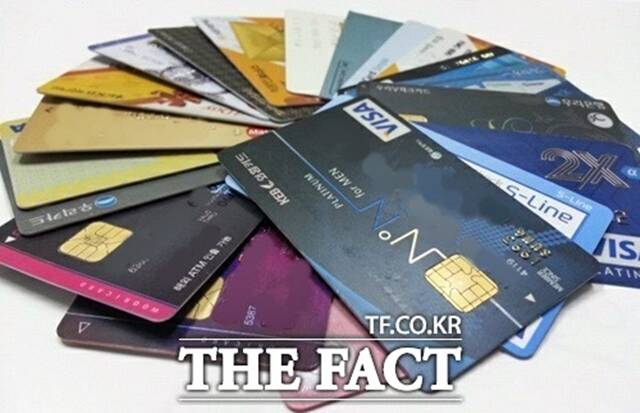 21일 업계에 따르면 8개 카드사(신한·KB·삼성·현대·롯데·우리·하나·NH농협카드)의 9월 말 신규 카드론 평균 대출금리는 11.46∼15.43%로 집계됐다. /더팩트 DB
