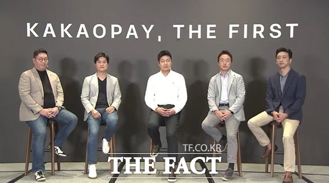 카카오페이는 오버행 이슈 등에 선을 긋는 한편 상장 후 성장성에 대해 자신감을 내비쳤다. (왼쪽부터) 이진 카카오페이 CBO, 신원근 CSO, 류영준 CEO, 장기주 CFO, 이승효 CPO. /카카오페이 온라인 IPO 유튜브 캡처