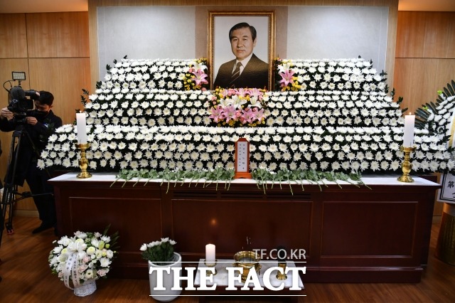 노태우 전 대통령이 향년 89세를 일기로 사망한 가운데 27일 서울대병원 장례식장에 고인의 빈소가 마련된 모습. /사진공동취재단