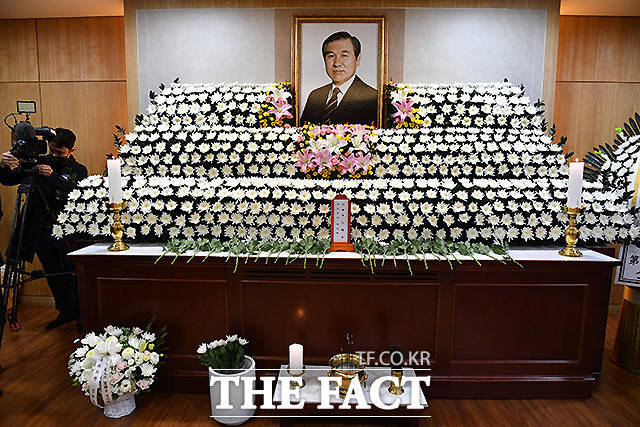 노태우 전 대통령이 향년 89세를 일기로 사망한 가운데 27일 빈소가 마련된 서울대병원 장례식장에 고인의 빈소가 마련됐다. /사진공동취재단