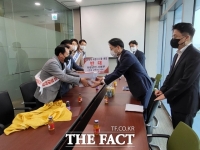  한전의령지사 통폐합 반대 파상공세, 군민 2만여명 서명부 전달