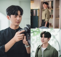  '스폰서' 이지훈 첫 스틸 공개, '훈훈 비주얼' 포토그래퍼로 변신